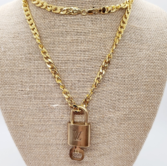 Louis Vuitton Lock & Key #302 On Gold Plated 28 Inch Chain With Box & Dustbag - Picture 7 of 7